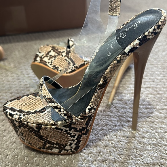 SNEAK SKIN HEELS Size 35-36 high 22-25cm NEW - Picture 2 of 5